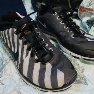 Nike Free TR FIT 3 training shoes size 6 black and white stripes